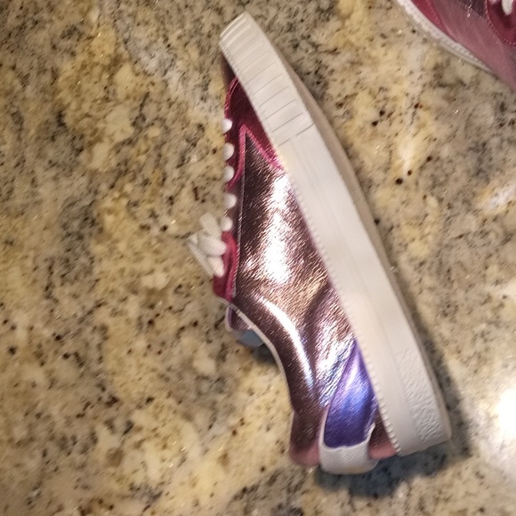 Clee - Picture 3 of 3